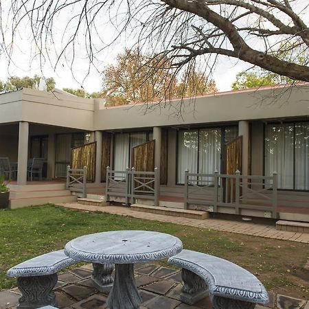 The Suburban Guest House Блоемфонтейн Екстериор снимка