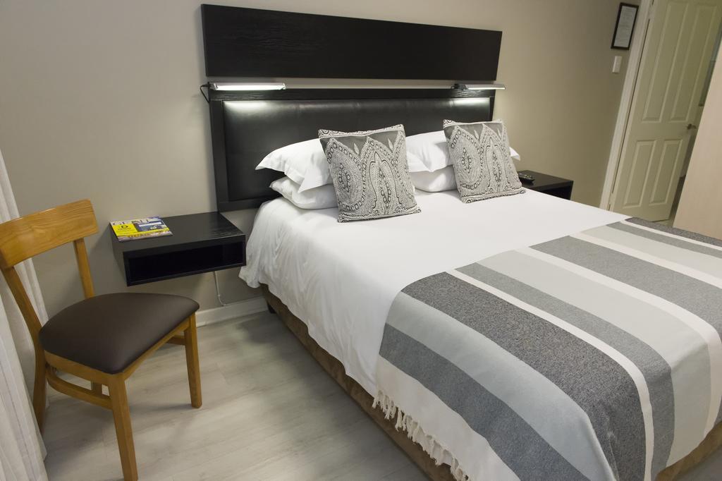 The Suburban Guest House Блоемфонтейн Стая снимка