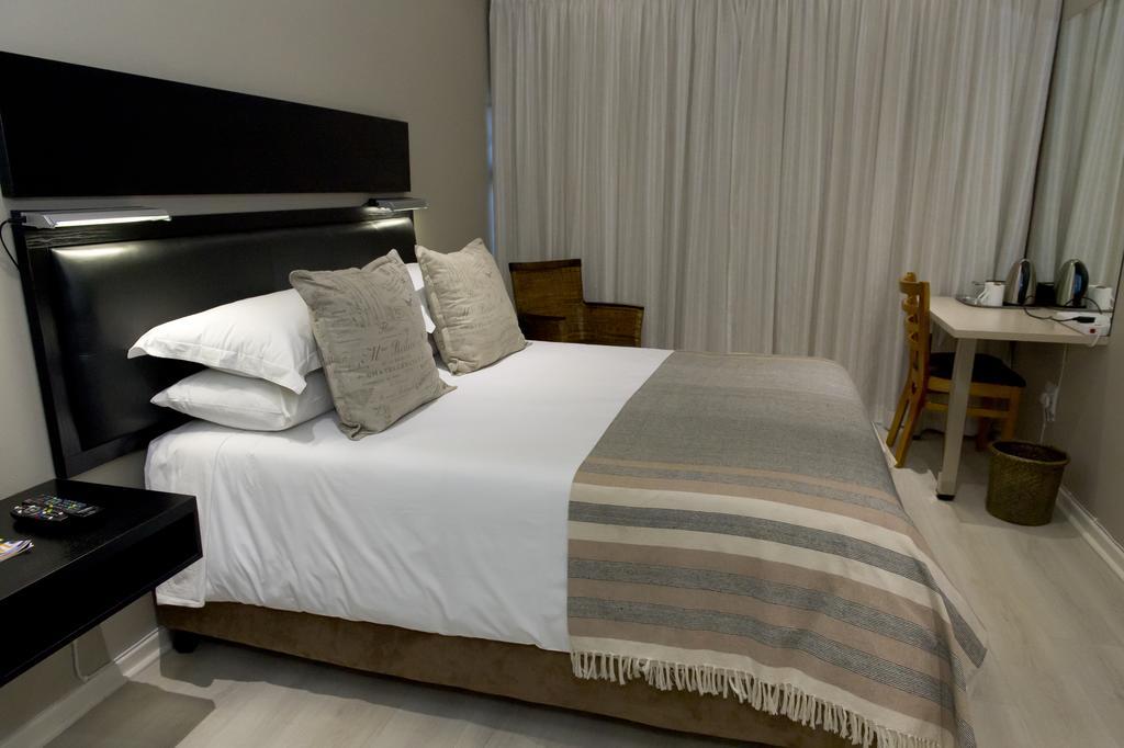 The Suburban Guest House Блоемфонтейн Стая снимка