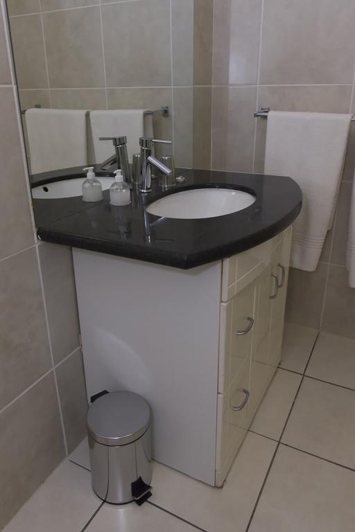 The Suburban Guest House Блоемфонтейн Стая снимка