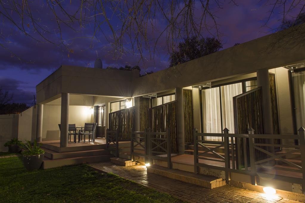 The Suburban Guest House Блоемфонтейн Екстериор снимка