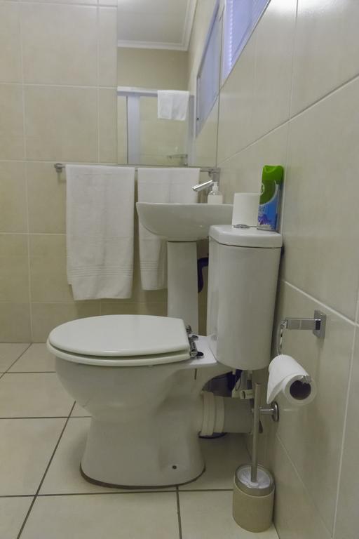 The Suburban Guest House Блоемфонтейн Стая снимка