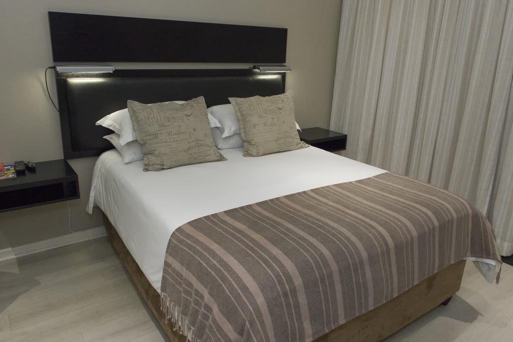 The Suburban Guest House Блоемфонтейн Стая снимка