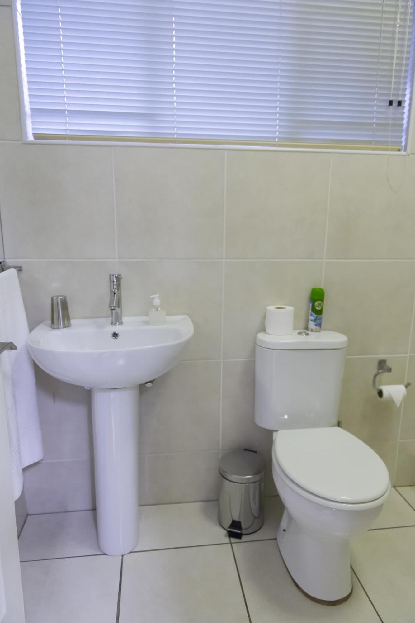 The Suburban Guest House Блоемфонтейн Стая снимка