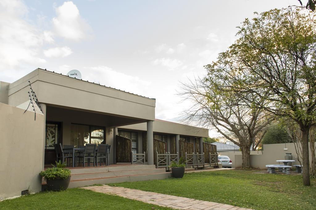 The Suburban Guest House Блоемфонтейн Екстериор снимка