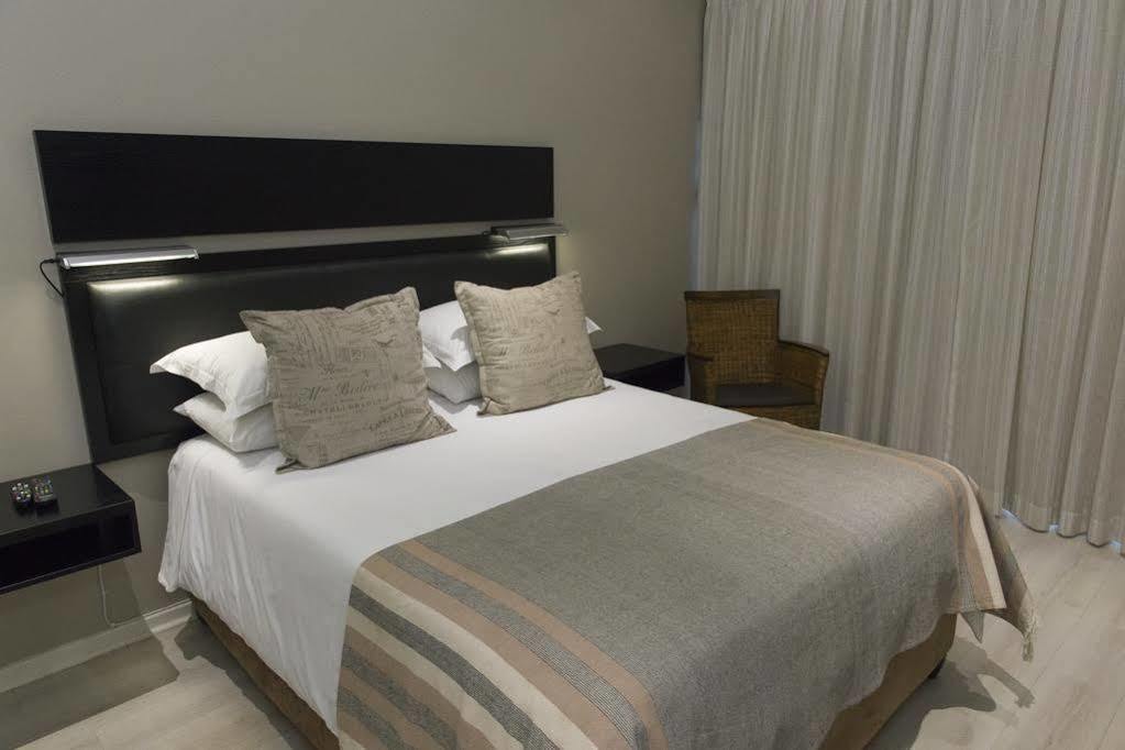 The Suburban Guest House Блоемфонтейн Екстериор снимка